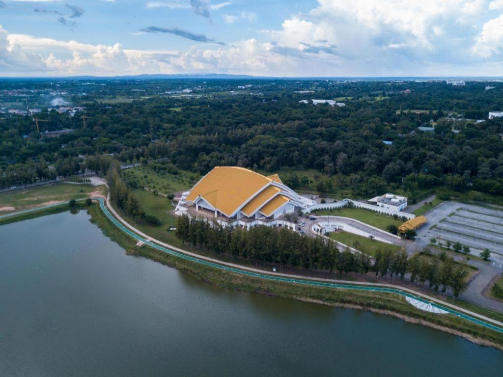 Glacier Hotel Khon Kaen Bagian luar foto